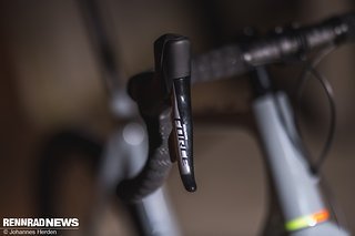 Die Schalt-/Bremshebel stammen von der SRAM Frorce eTap AXS Gruppe