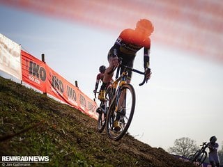 Lucinda Brand auf dem Weg zum Sieg