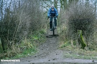 Wird es holprig, kann das Riverside Touring 920 mit den dicken Reifen punkten