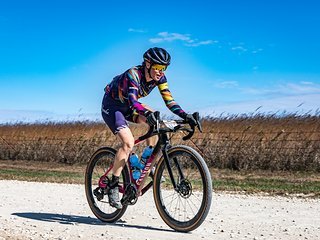 Tiffany Cromwell  bestritt mit dem Grail CF  erfolgreich ihre Gravel-Kampagne in den USA