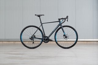 Das Radon R1 Ultegra 2x11 ist das Top-Modell der Alu-Rahmen basierten Baureihe und kostet 1.599 € (9,0 kg)