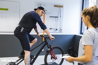 Wer viel Zeit im Sattel verbringt, tut gut daran, sein Bike professionell einstellen zu lassen.