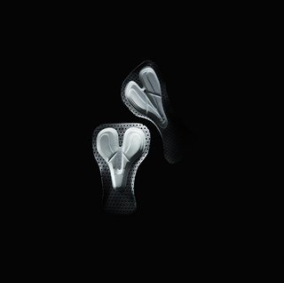Die eigentliche Neuheit versteckt sich im Inneren der Bib-Shorts – das Novus Sitzpolster. Die eigentliche Neuheit versteckt sich im Inneren der Bib-Shorts – das Novus Sitzpolster.