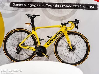 Das Cervélo S5 von Jonas Vingegaard gab es bei Reifensponsor Vittoria zu sehen.