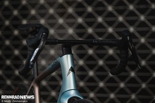 Ab Force-Level sind alle Callis-Komplettbikes mit dem einteiligen Carbon-Cockpit von Faserwerk ausgestattet.