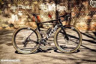 An einem Factor Ostro Gravel konnten wir der TRP neuen Vistar Powershift und dem 1x16 Quantumshift ausgiebig auf den Zahn fühlen.