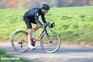 Auch bei hohem Tempo bleibt das Giant TCR Advanced Pro sehr souverän.