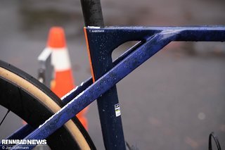 Die typische Sitzstreben-Anbindung bei Lapierre soll für bessere Vibrationsdämpfung sorgen, Die typische Sitzstreben-Anbindung bei Lapierre soll für bessere Vibrationsdämpfung sorgen,