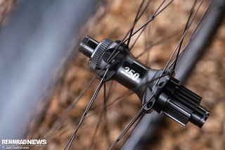 Bei den Naben setzt Canyon nicht auf eine Eigenkonstruktion, sondern setzt auf die Expertise von DT Swiss.