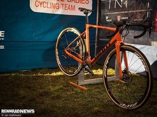 Das Giant TCX von Stan Godrie ist eines der wenigen verbliebenen TCX im Weltcup.