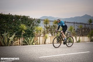 Überwiegend werden Gravel Bikes sicher auf Asphalt bewegt