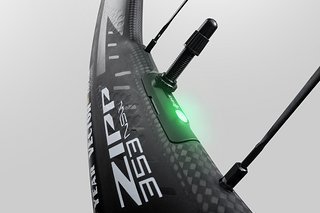 Auch hier ist der integrierte AXS-Luftdrucksensor mit LED verbaut. Auch hier ist der integrierte AXS-Luftdrucksensor mit LED verbaut.
