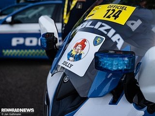 Auch die italienische Polizei gibt ihren Bikes für die Tour ein neues Design. Wir sind gespannt, welches Team dieses Jahr den Joker zieht.