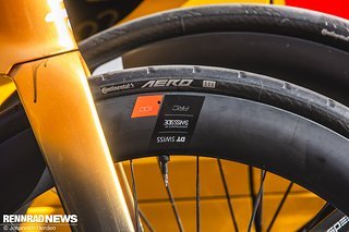 Neben Decathlon AG2R La Mondiale nutzt auch Uno-X den Conti 111 an der Front für bessere Aerodynamik. Neben Decathlon AG2R La Mondiale nutzt auch Uno-X den Conti 111 an der Front für bessere Aerodynamik.