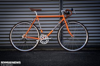 In Orange ist das dänische Motobecane dem historischen Vorbild am nächsten.