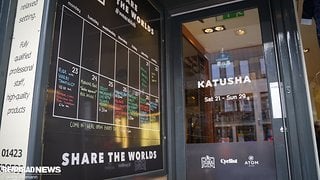 Katusha hat seine Zelte in einem Friseursalon aufgeschlagen. Rides bieten fast alle Pop-up Stores an