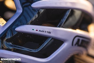 Produziert wird der Helm im Werk in Italien.