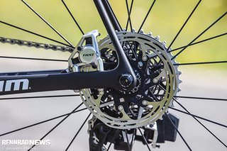 Hinten 140er Scheiben sind nach wie vor der Quasi-Standard im Peloton. Hinten 140er Scheiben sind nach wie vor der Quasi-Standard im Peloton.