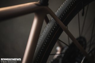 Ein Ausstattungs-Highlight sind die Hutchinson Caracal Race-Reifen in 40 mm Breite