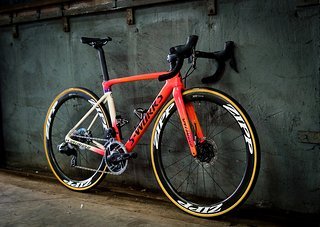 Das Specialized S-Works Roubaix von Chantal van den Broek-Blaak in der Grit & Grace Sonderedition.