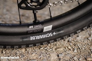 Die DT Swiss GR1600 Laufräder am Testrad sind natürlich keine Leichtgewichte, passen aber zum Einsatzgebiet. Die DT Swiss GR1600 Laufräder am Testrad sind natürlich keine Leichtgewichte, passen aber zum Einsatzgebiet.