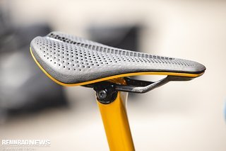 Remco sitzt auf dem neuen S-Works Power Mirror Evo Sattel. Remco sitzt auf dem neuen S-Works Power Mirror Evo Sattel.