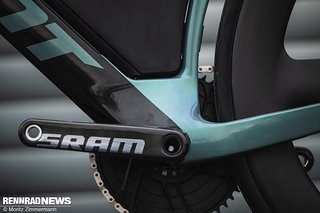 Wie bei Giant Aero-Bikes üblich, ist der Bereich rund um das Tretlager voluminös aufgebaut.