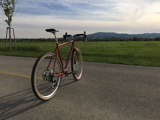 Das Boar Bikes Gravel Bike sollte keine grauen Stealth-Formen bekommen.