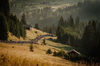 Direkt nach dem Start geht es dicht gepackt in Richtung Quäl dich