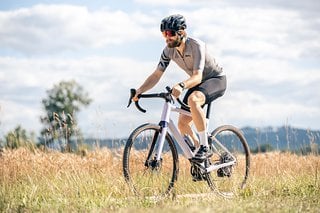 Der gefederte BMC ICS MTT-Vorbau soll den Komfort am Lenker beim Gravel Biken deutlich erhöhen.