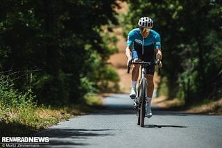 Kletterpasssagen auf der Straße laufen mit dem BH GravelX locker.