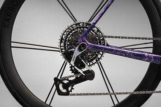 Eine großzügige Reifenfreiheit erlaubt breitere Reifen mit bis zu 36 mm hinten und 40 mm vorn.