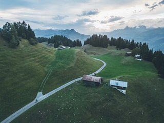 Auf der Dutjer Alp genieße ich die letzten Sonnenstrahlen. Die Nacht wird lang, es ist bereits Oktober.