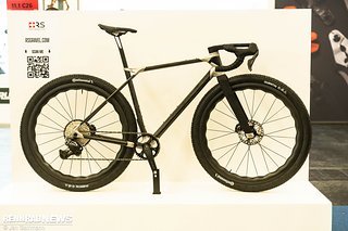 RS Development zeigte eine spannende Gravel Bike Studie zum Thema Dämpfung und Integration. RS Development zeigte eine spannende Gravel Bike Studie zum Thema Dämpfung und Integration.