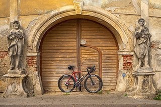 Das Tannenwald Waldläufer kommt als Touren Gravel Bike weit herum