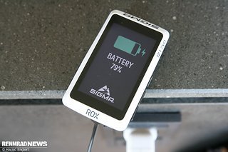 Das Aufladen des ROX 12.1 EVO erfolgt per USB-C Anschluss.