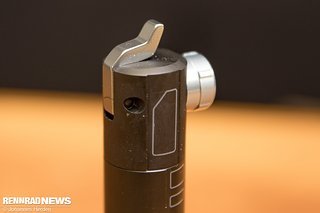 An beiden Pumpen hat die Arretierung leichtes Spiel An beiden Pumpen hat die Arretierung leichtes Spiel