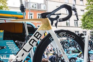 Ein Hingucker mit Blattgold-Akzenten. Ein Hingucker mit Blattgold-Akzenten.
