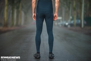 Die Rapha Pro Team Training Tights with Pad glänzt mit Schlichtheit