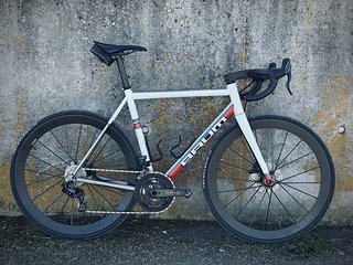 Das Baum Cycles Orbis ist ein Custom-Rennrad mit Titan-Rahmen aus Australien