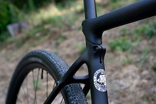 Die Carbonkonstruktion mit Edelstahlverbindungen an den Schnittstellen soll die nötige Stabilität für Reisen und Alltagseinsätze bieten.