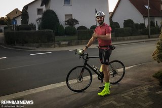 Es ist 7:40 Uhr und ich bin startklar. Wie Strava sagen würde: "Heute verbringst du einen langen Tag im Sattel". Und was für einen...