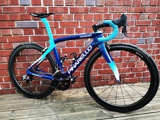 Sein Pinarello Dogma F8  komplettierte Pedalwolff mit einer SRAN Red eTap-Gruppe und Zipp 303-Laufrädern