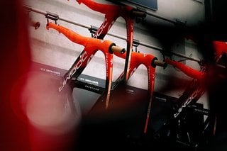 Die Pinarello Dogma F Teambikes für 2024 sind da: