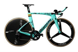 Das Bianchi Aquila CV Team TT Rennrad von Jumbo Visma