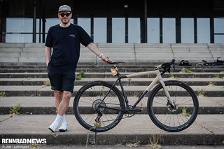 Youtuber Oleg von Twisted Wheels und sein 6,19 kg leichtes S-Works Crux für The Traka 100.