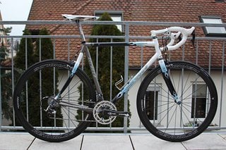 Das Serotta Legend wird mit Reynolds-Laufrädern...