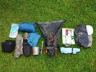 Die Satteltasche ist sozusagen Kleiderschrank, Badezimmer und Mini-Küche