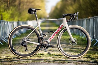 Auf diesem Gerät habe ich mich von Paris nach Roubaix durchrütteln lassen