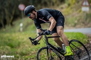 Abfahrt im Unterlenker: Das Cockpit weiß zu überzeugen